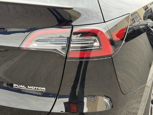 Used 2023 Tesla Model Y Performance image 34