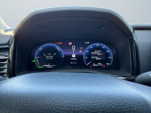Used 2025 Toyota Camry XLE FWD image 12