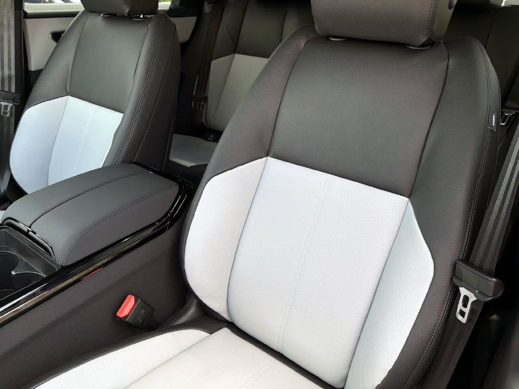 New 2026 Land Rover Range Rover Velar S AWD/4WD image 18