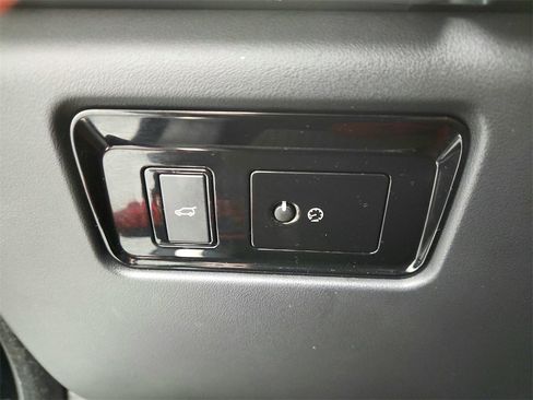 Used 2018 Jaguar F-PACE Prestige image 34