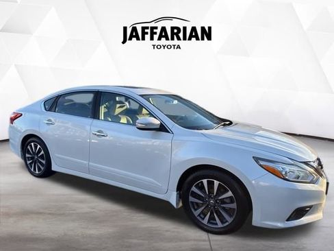 Used 2016 Nissan Altima 2.5 SL w/ 2.5 Technology Package image 3