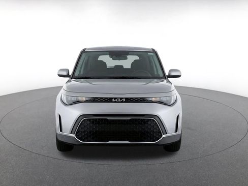 Used 2025 Kia Soul LX w/ LX Technology Package FWD image 2