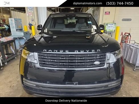 Used 2023 Land Rover Range Rover SE image 2