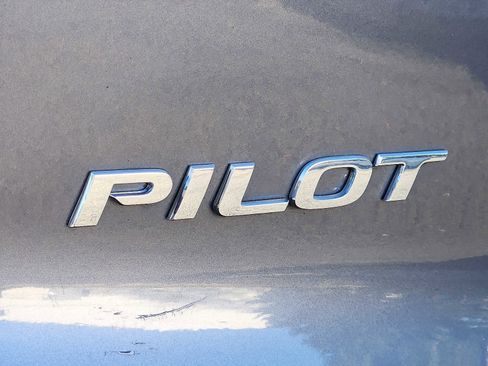 Certified 2022 Honda Pilot Touring image 28