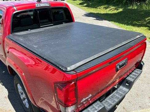 Used 2019 Toyota Tacoma SR5 AWD/4WD image 16