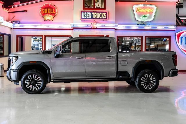 Used 2025 GMC Sierra 2500 Denali Ultimate w/ Max Trailering Package AWD/4WD image 14