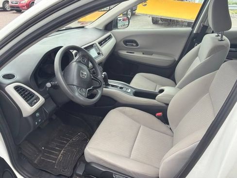 Used 2017 Honda HR-V LX image 6