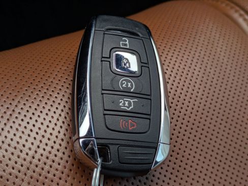 Used 2019 Lincoln Navigator Reserve image 37