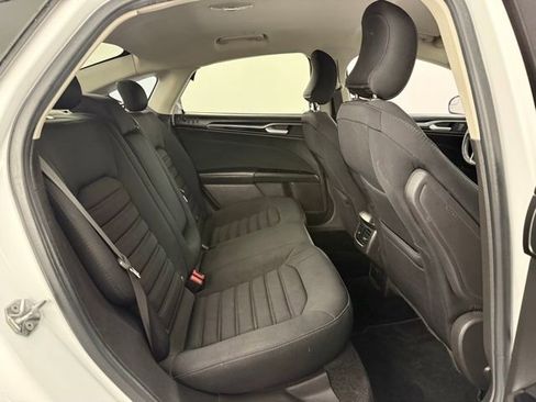 Used 2016 Ford Fusion SE image 12