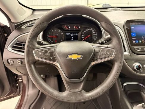 Used 2020 Chevrolet Malibu LT FWD image 16