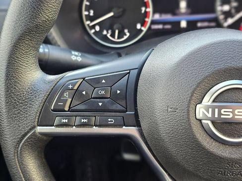 Used 2024 Nissan Sentra SV FWD image 17
