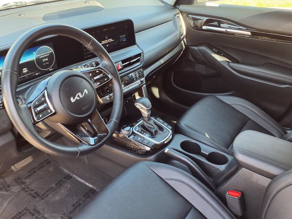 Certified 2026 Kia Seltos EX w/ EX Sunroof Package FWD image 18