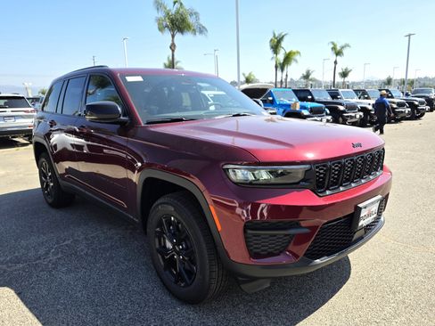 New 2025 Jeep Grand Cherokee Altitude image 6