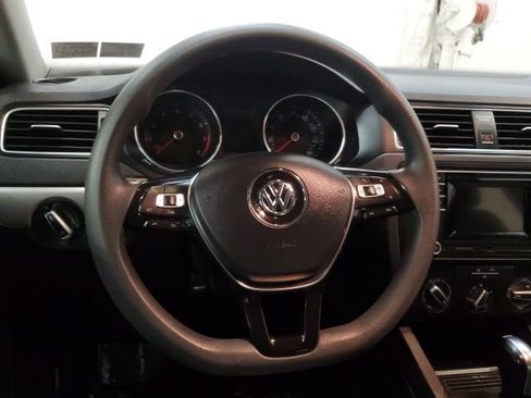 Used 2017 Volkswagen Jetta S image 14