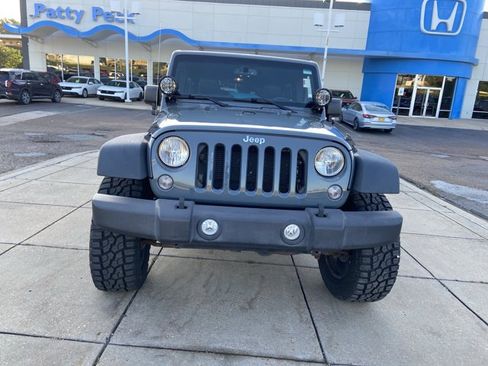 Used 2014 Jeep Wrangler Unlimited Rubicon w/ Connectivity Group AWD/4WD image 3