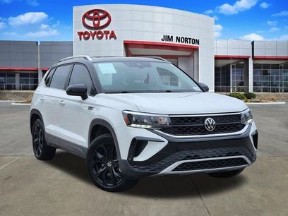Used 2023 Volkswagen Taos SE w/ Panoramic Sunroof Package