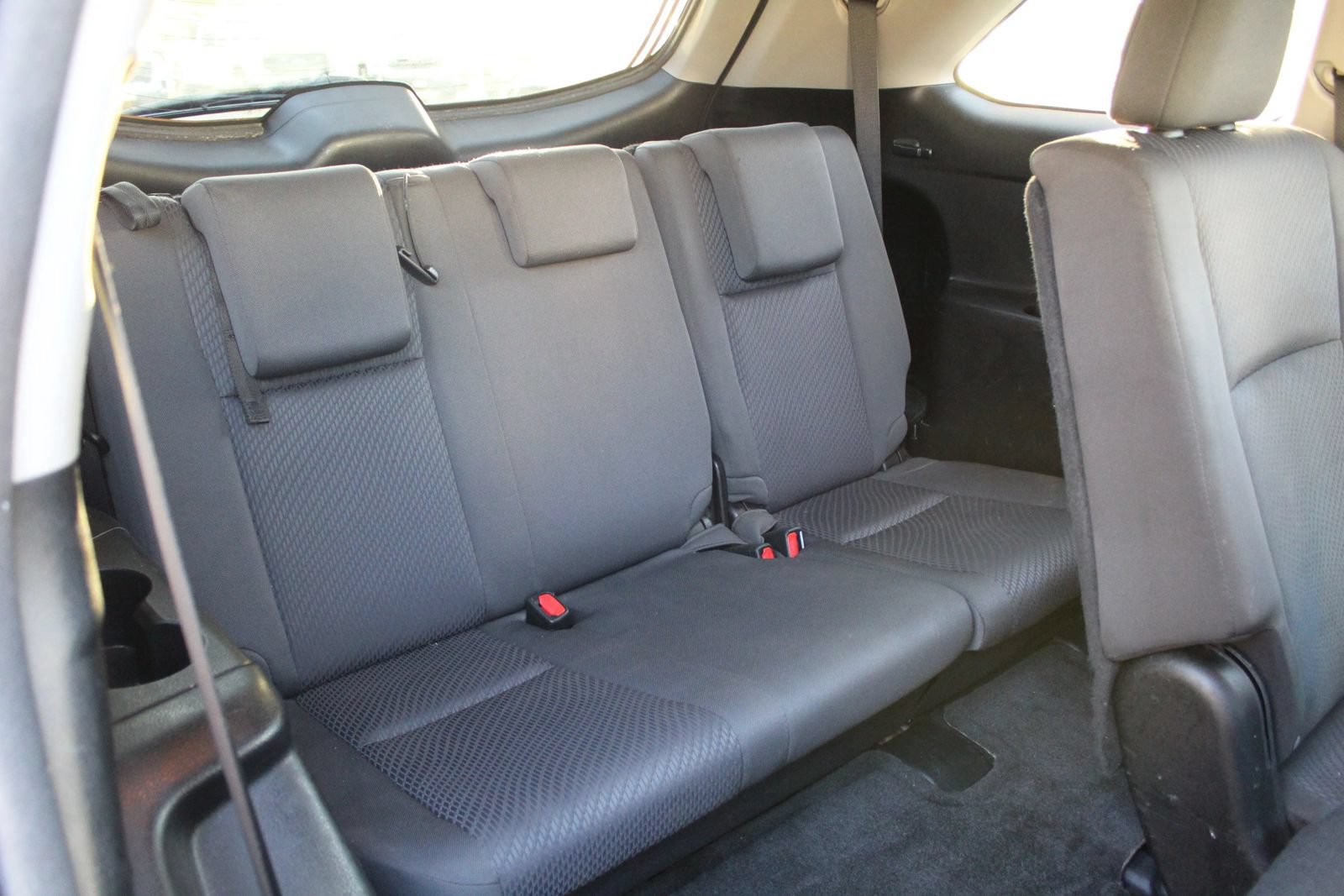 Used 2016 Toyota Highlander LE FWD image 12