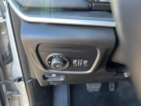 Used 2022 Jeep Grand Cherokee L Limited w/ Black Appearance Package image 29