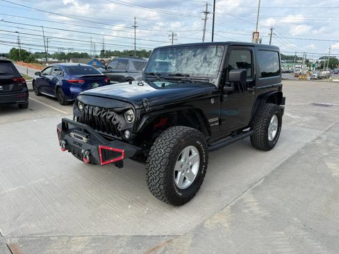 Used 2018 Jeep Wrangler Sport AWD/4WD image 5
