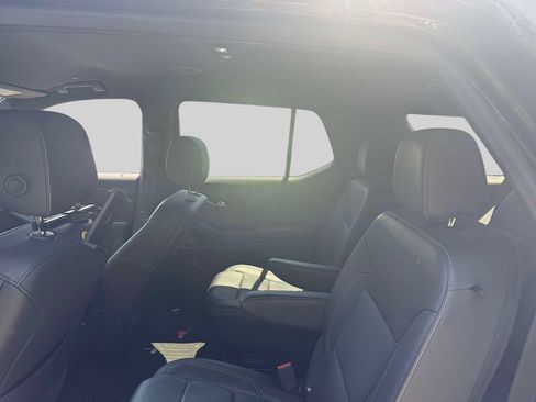Used 2024 Chevrolet Traverse LT FWD image 11