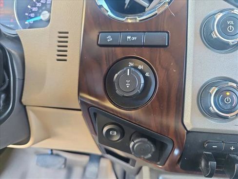 Used 2016 Ford F250 Lariat w/ Lariat Interior Package image 19