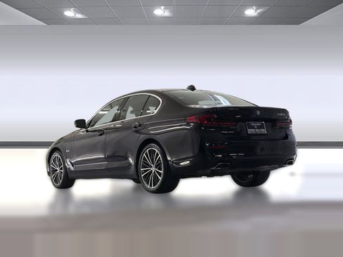 Used 2023 BMW 530e w/ Premium Package image 3