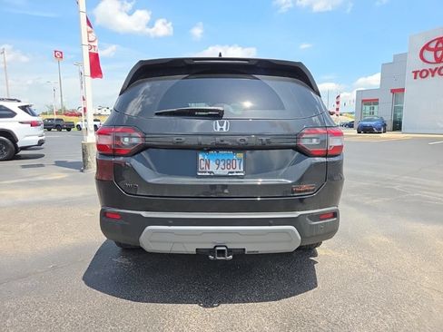 Used 2025 Honda Pilot TrailSport image 4