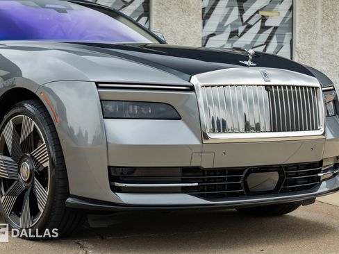 Used 2024 Rolls-Royce Spectre w/ Spectre Launch Package AWD/4WD image 2