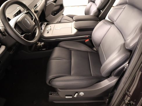 New 2025 Lincoln Navigator Reserve w/ Jet Appearance Package image 11