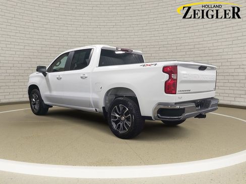 Used 2024 Chevrolet Silverado 1500 LT AWD/4WD image 7