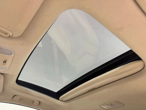 Used 2019 Toyota Prius XLE image 24