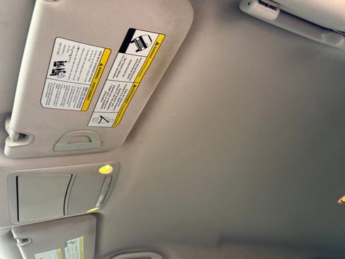 Used 2018 Nissan Rogue S image 31