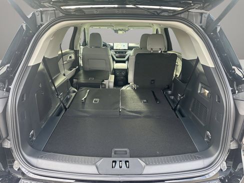New 2026 Ford Explorer Active w/ Active Comfort Package image 7