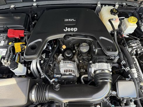 Used 2021 Jeep Gladiator Overland image 23