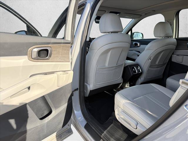 Used 2023 Kia Sorento EX w/ Panoramic Sunroof Package FWD image 21