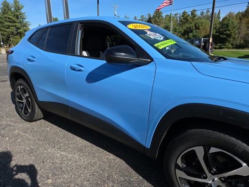Used 2024 Chevrolet Trax RS w/ Sunroof Package image 75