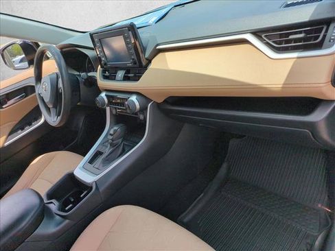 Used 2022 Toyota RAV4 XLE FWD image 21