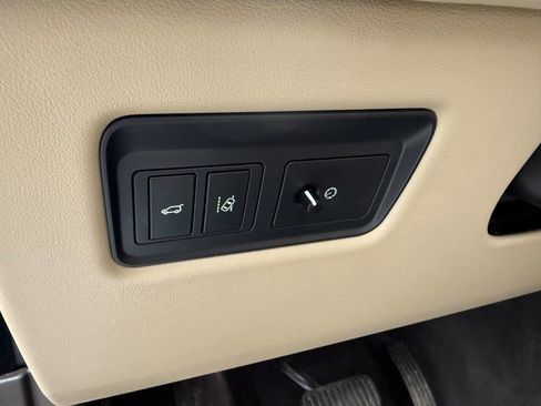 Used 2017 Land Rover Range Rover Sport HSE image 19