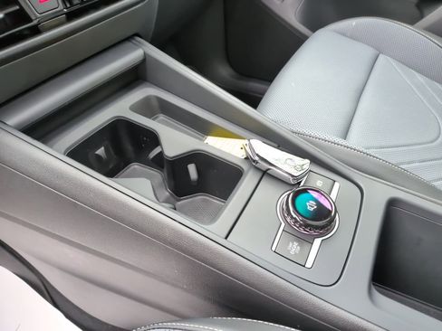 Used 2025 Volkswagen Tiguan SE R-Line image 26