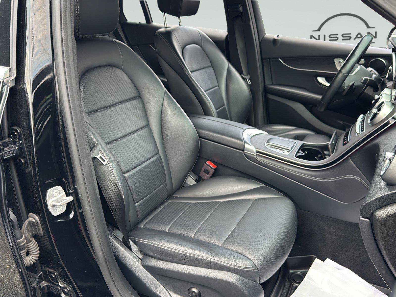 Used 2021 Mercedes-Benz GLC 300 4MATIC image 27