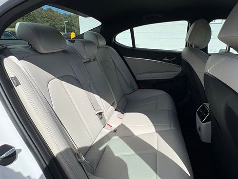 Used 2025 Genesis G70 2.5T image 31