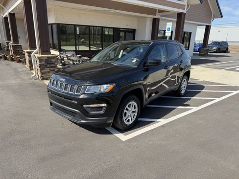 Used 2018 Jeep Compass Sport w/ Tech Group image 2