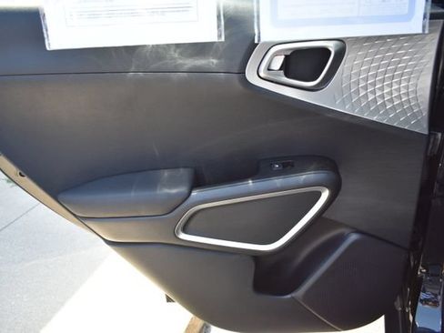 Used 2025 Kia Soul LX FWD image 29