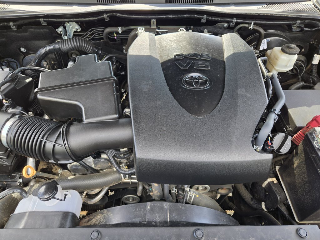 Used 2022 Toyota Tacoma SR5 w/ Technology Package RWD image 32