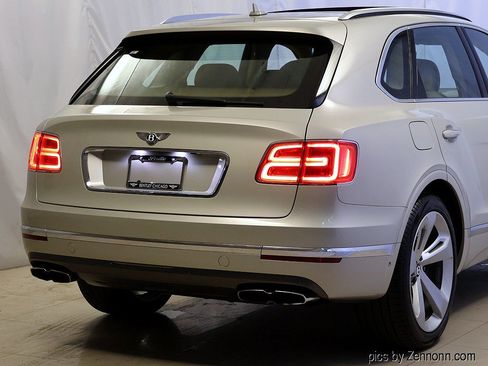 Used 2019 Bentley Bentayga AWD/4WD image 16