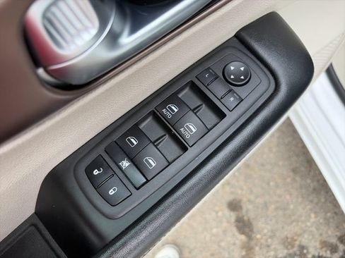 Used 2022 Chrysler Voyager LX FWD image 26