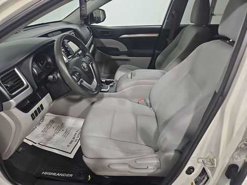 Used 2014 Toyota Highlander LE FWD image 10