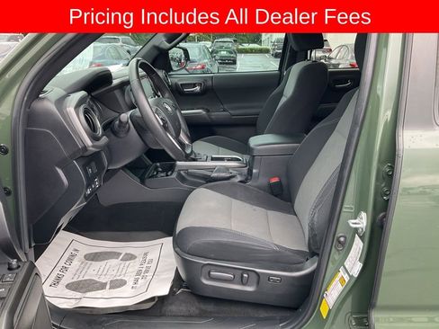 Used 2022 Toyota Tacoma TRD Off-Road w/ Technology Package RWD image 2
