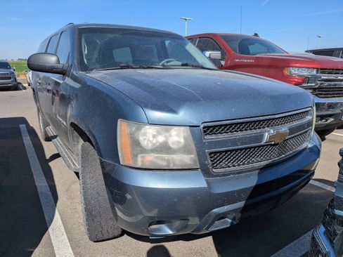 Used 2009 Chevrolet Suburban 2500 LS w/ Skid Plate Package AWD/4WD image 4