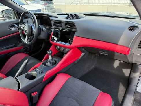 Certified 2024 Nissan Z Performance w/ Floor Mat Package image 11